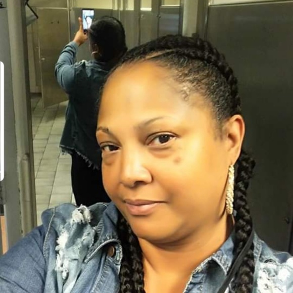 Meet your Posher, Lucia - Picture 1 of 1